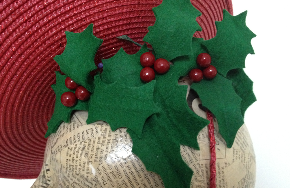 Felt Holly Leaves on Placemat Hat